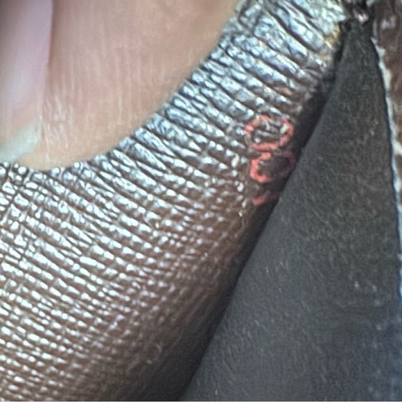 🍁SOLD🍁Louis Vuitton Damier Wallet - Picture 16 of 16